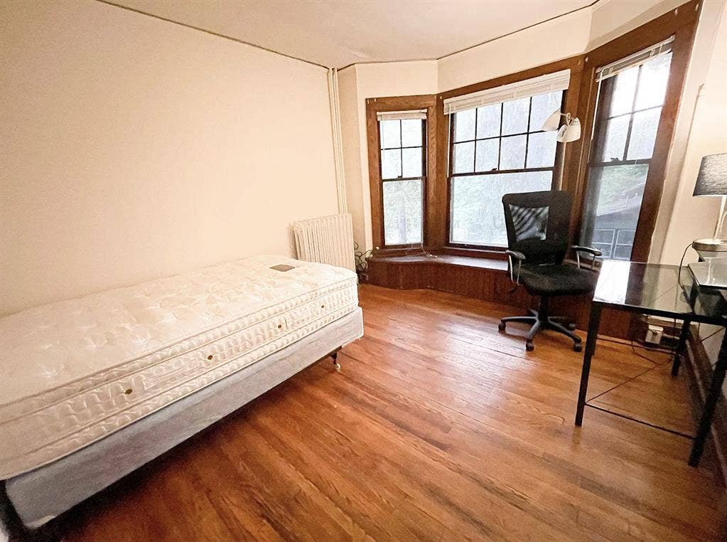 Apartment Subletter Jan - July