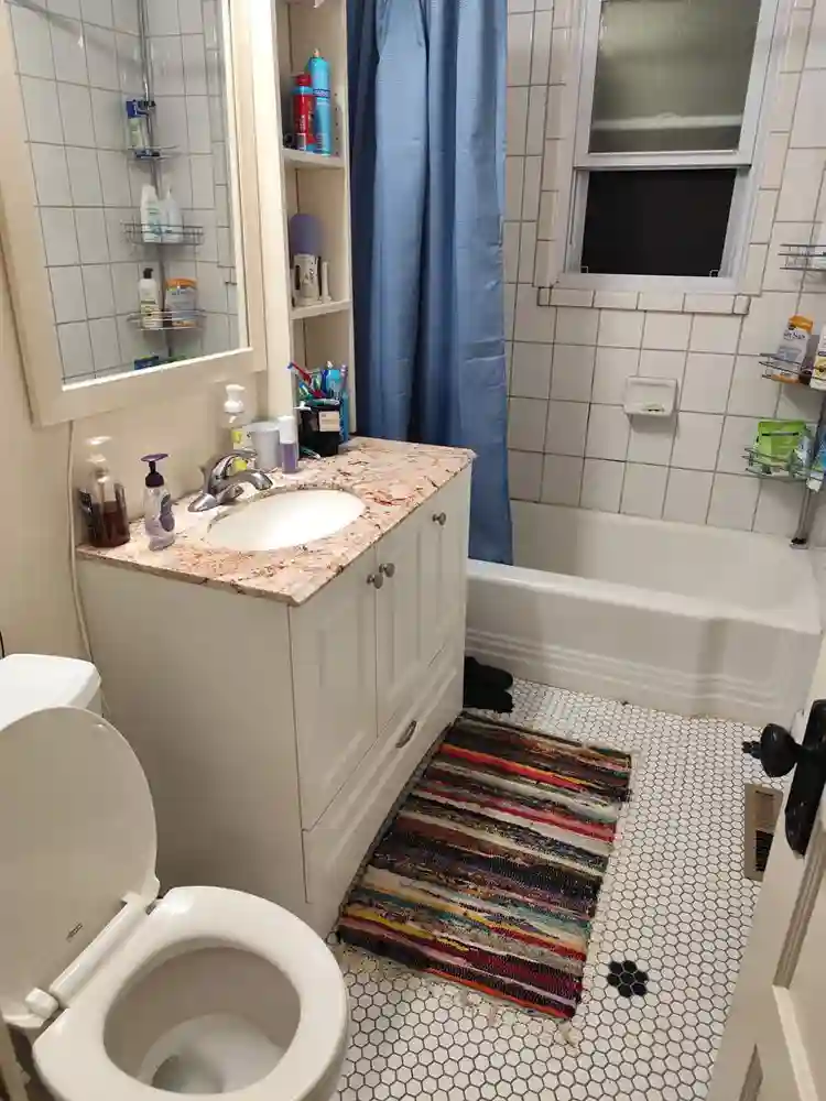 Room for rent
Shared bathroom