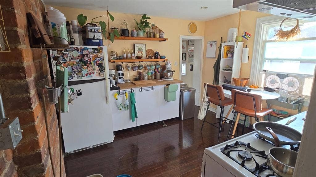 Room & private ensuite bathroom