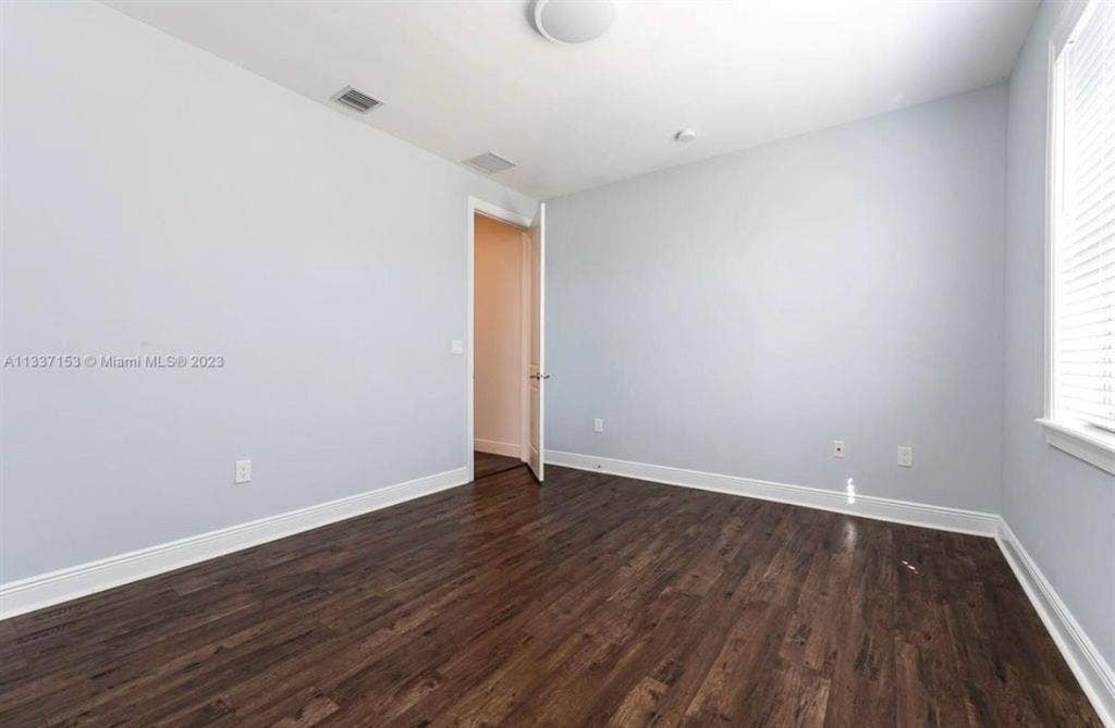 2 luxury spacious rooms for rent