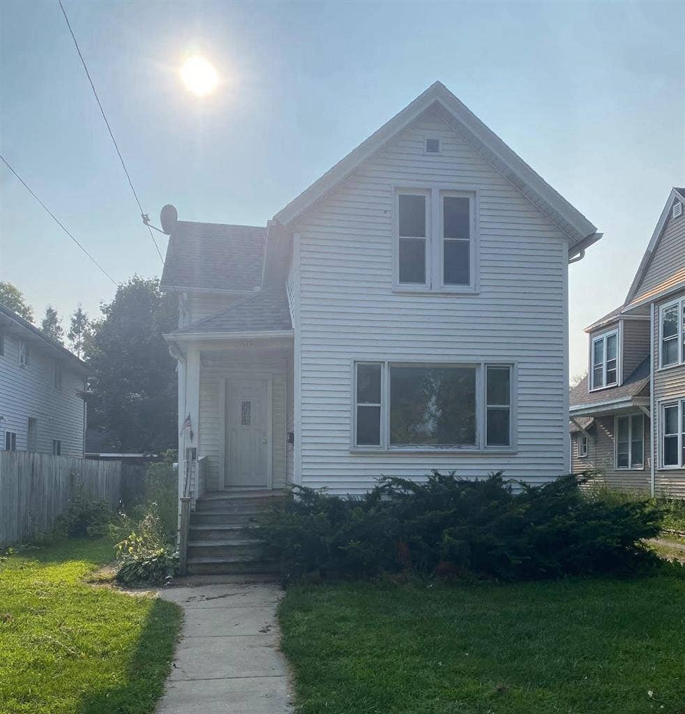 Looking for a roommate