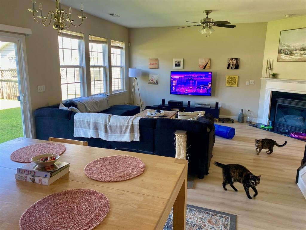 Bedroom for rent in  sqft home