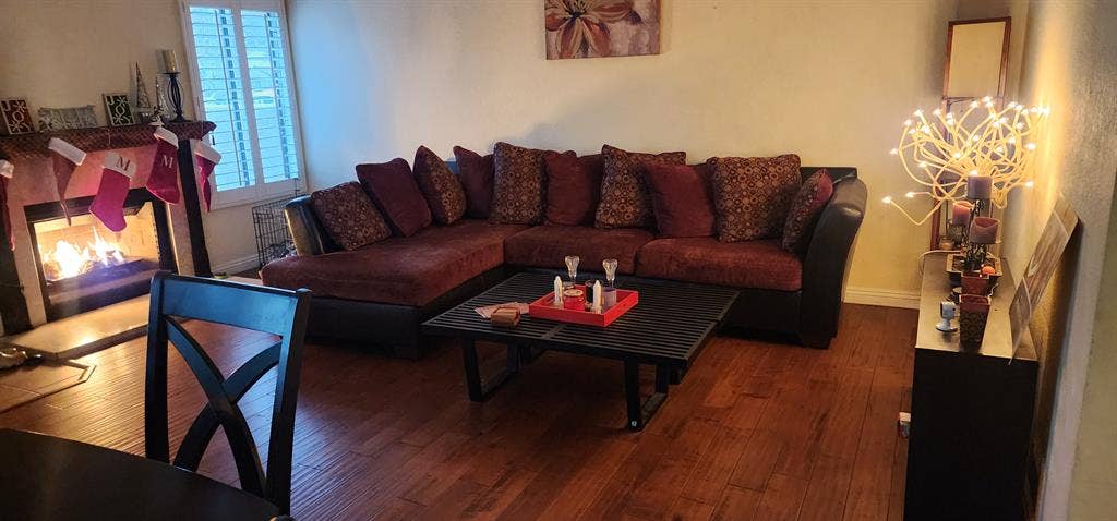 Room Quiet Neighborhood –  Nov 1st