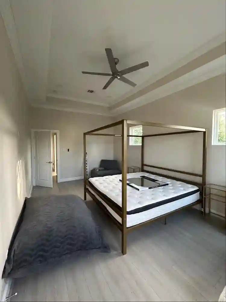 Huge master bedroom for rent