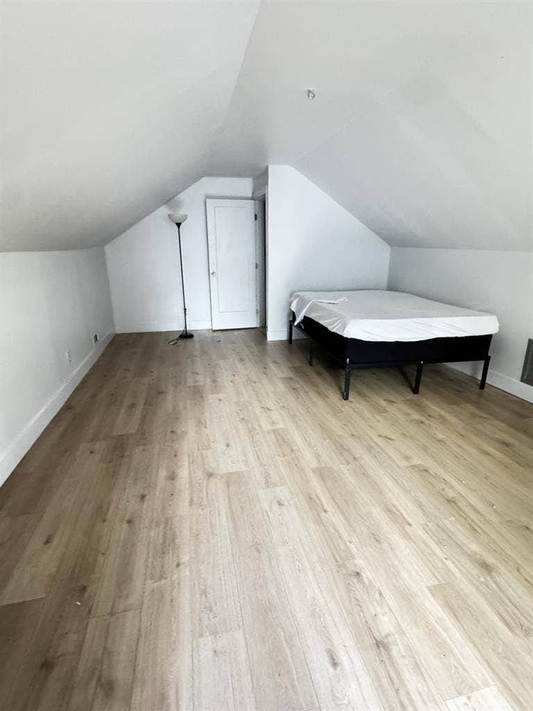 Room for rent in my housee