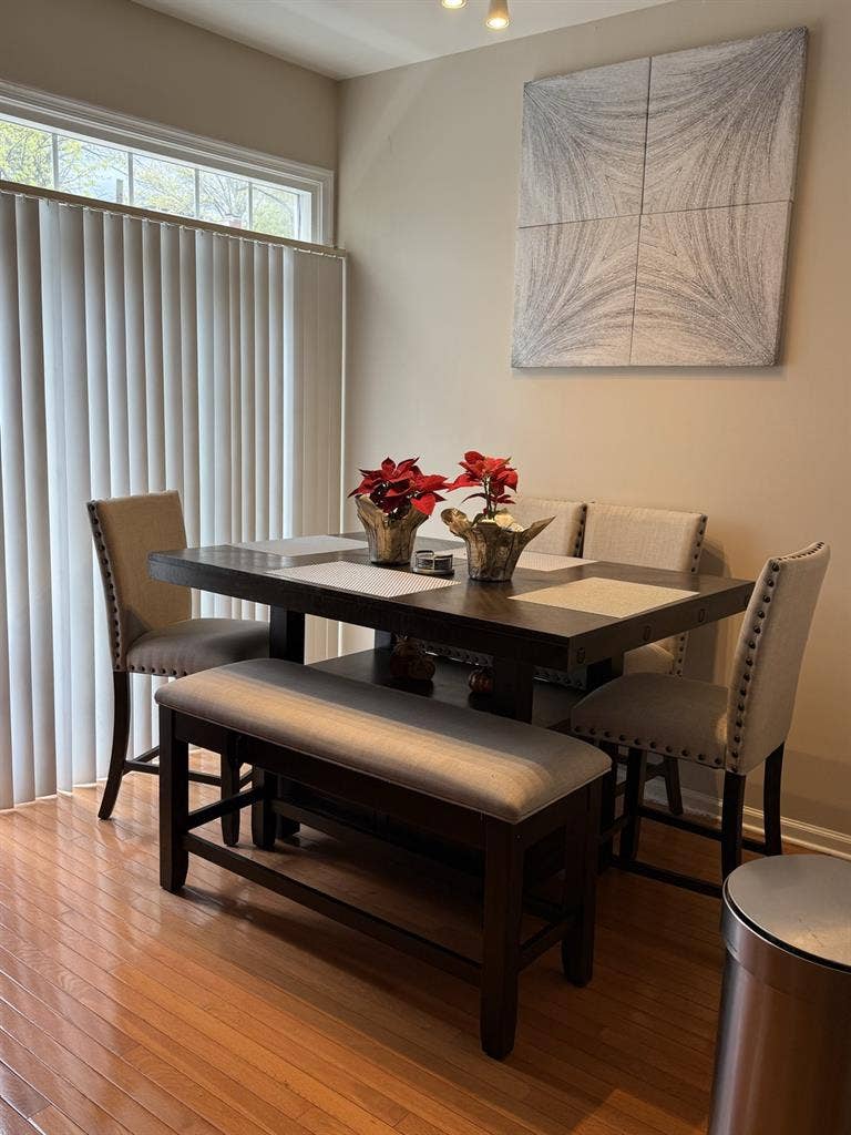 Modern Townhome Rooms For Rent