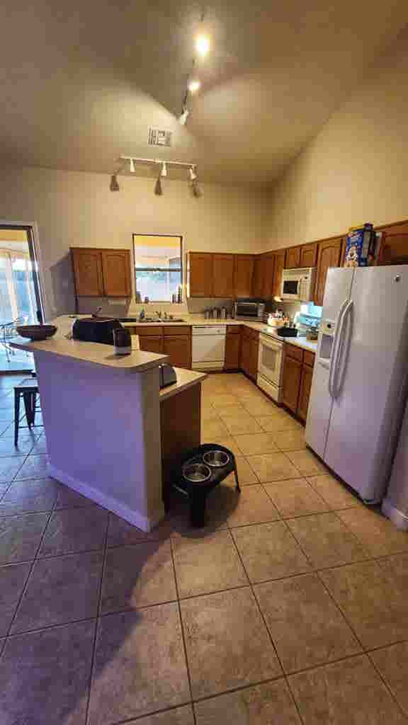 female seeking 3rd roomate