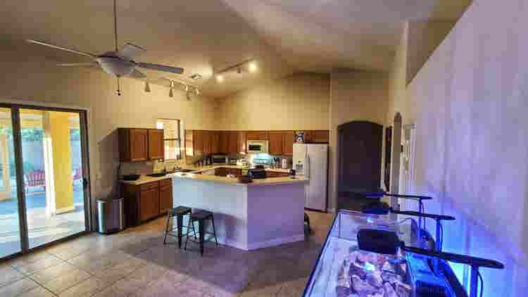 female seeking 3rd roomate