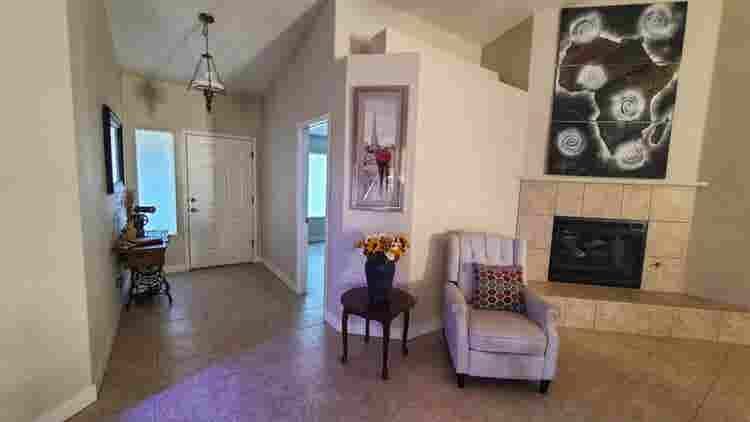 female seeking 3rd roomate