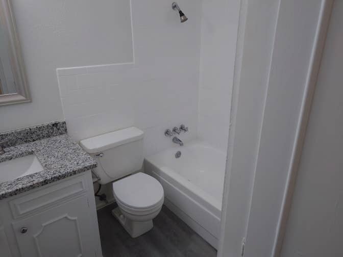 3 bdr townhouse,  bath, backyard