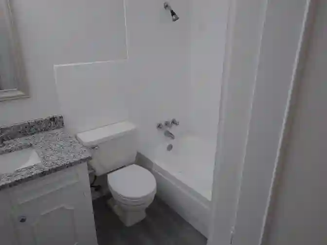 3 bdr townhouse, bath, backyard