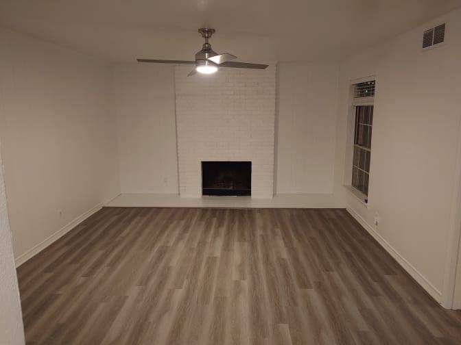 3 bdr townhouse,  bath, backyard