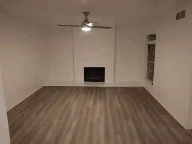 3 bdr townhouse, bath, backyard