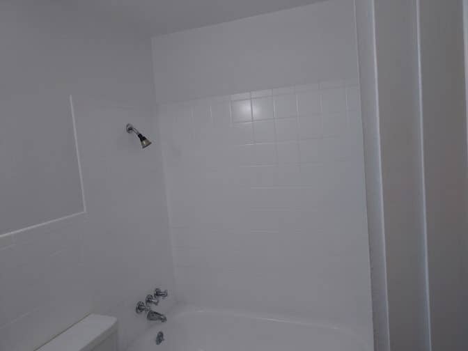 3 bdr townhouse,  bath, backyard