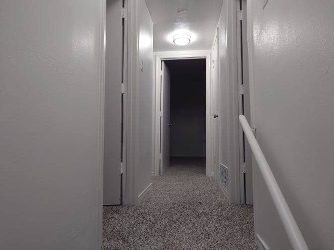 3 bdr townhouse,  bath, backyard