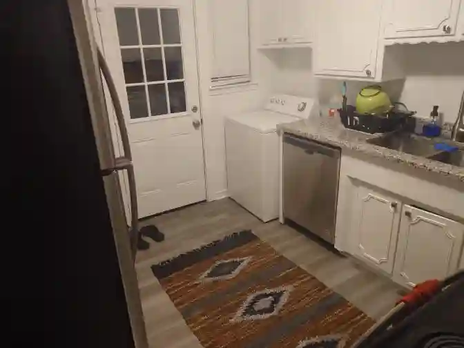 3 bdr townhouse, bath, backyard