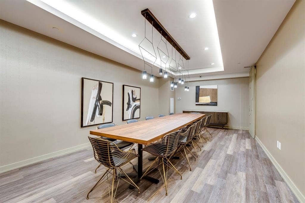 Upscale  Condo for Rent Yonge/QQ
