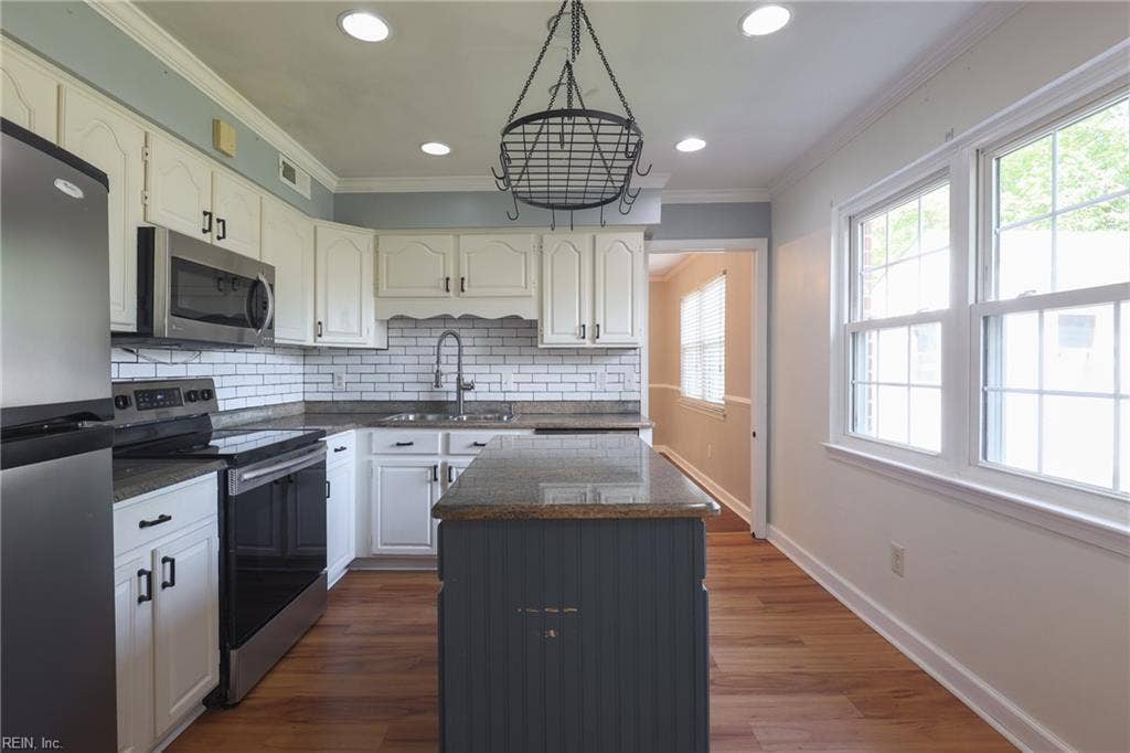 Full Bath All Utilities Included