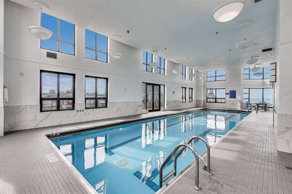 Sublease:  E Ontario St #