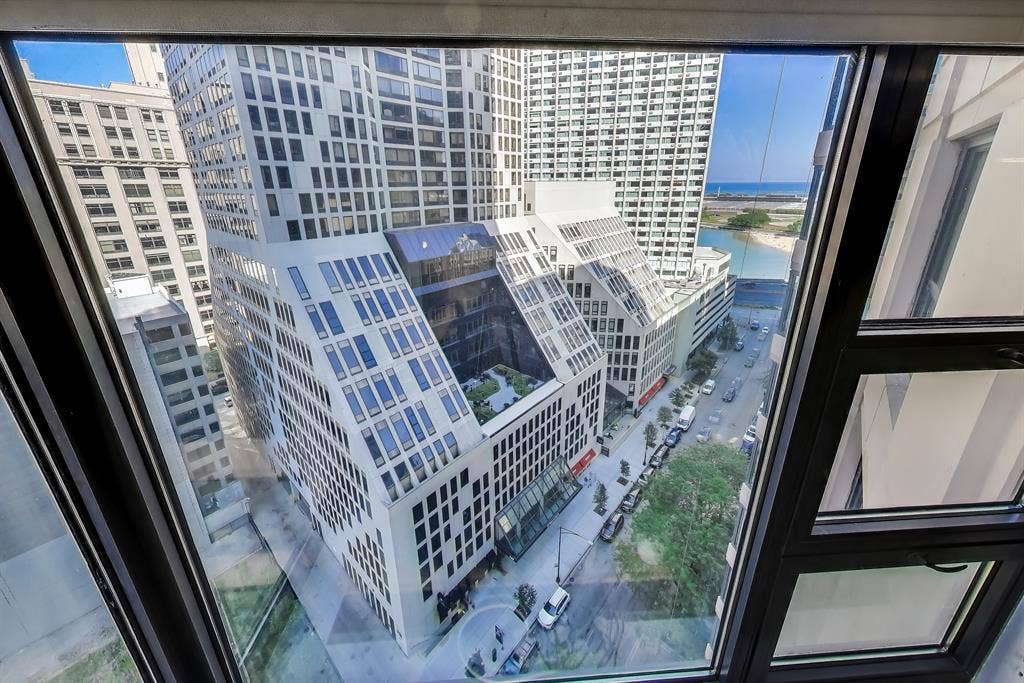 Sublease:  E Ontario St #