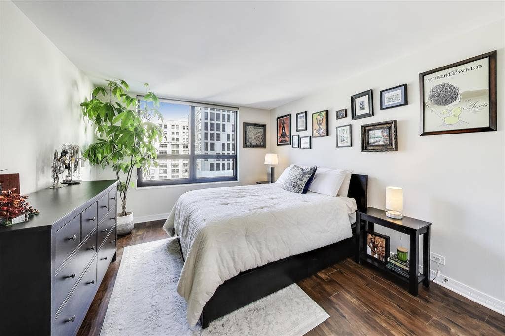 Sublease:  E Ontario St #