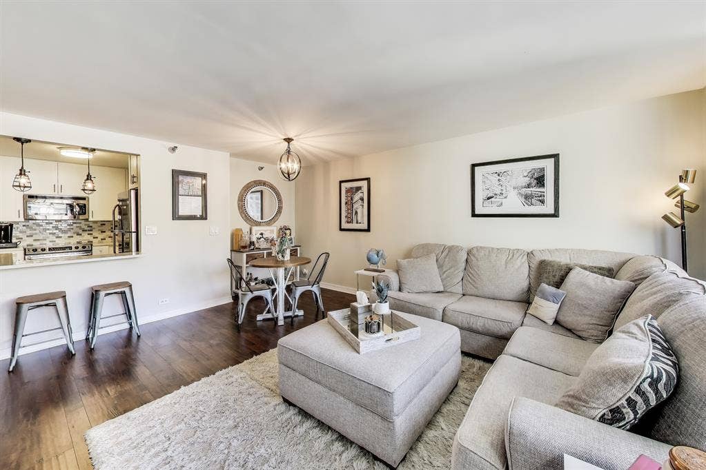 Sublease:  E Ontario St #