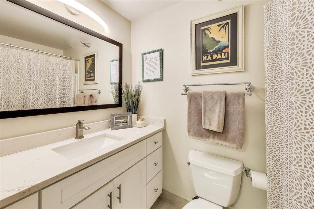 Sublease:  E Ontario St #