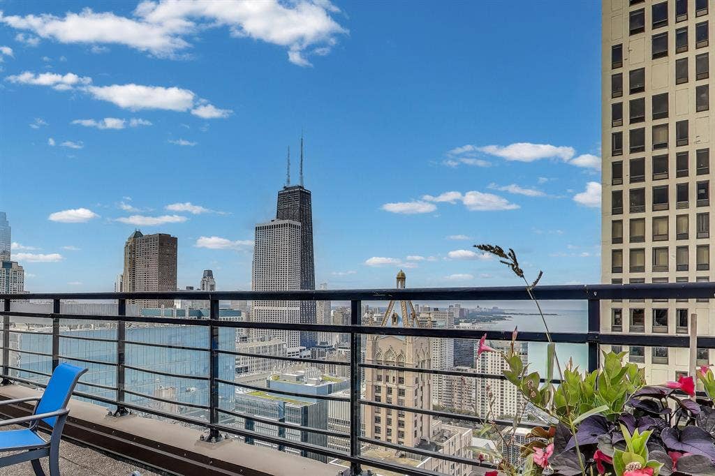 Sublease:  E Ontario St #