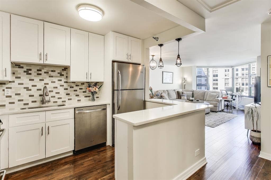 Sublease:  E Ontario St #