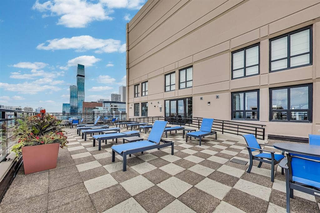 Sublease:  E Ontario St #