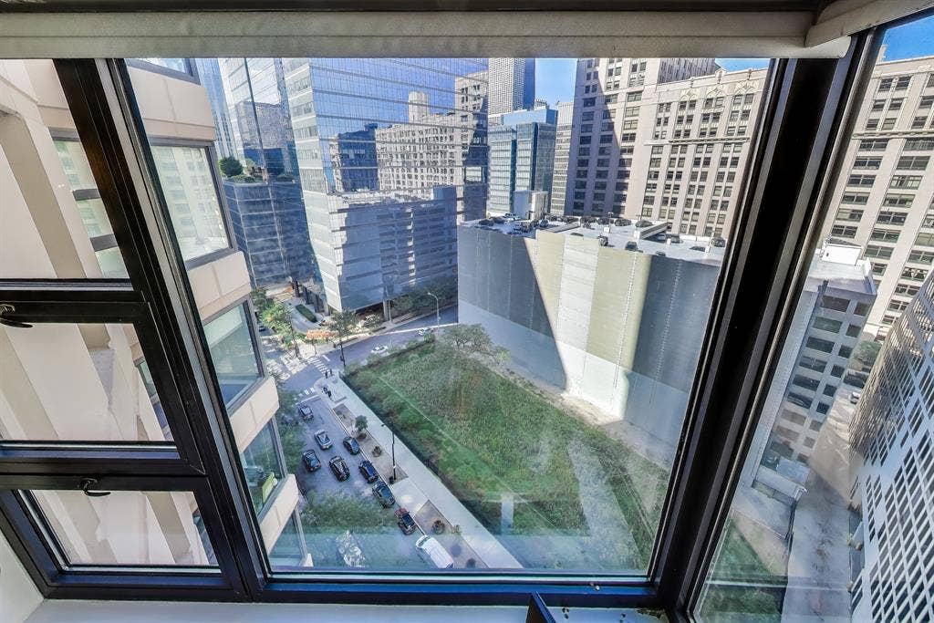 Sublease:  E Ontario St #