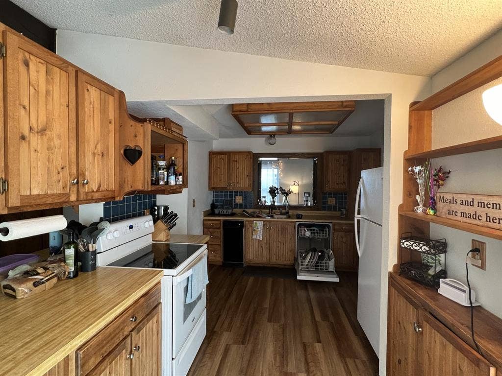 $ room, near Dublin and Academy!