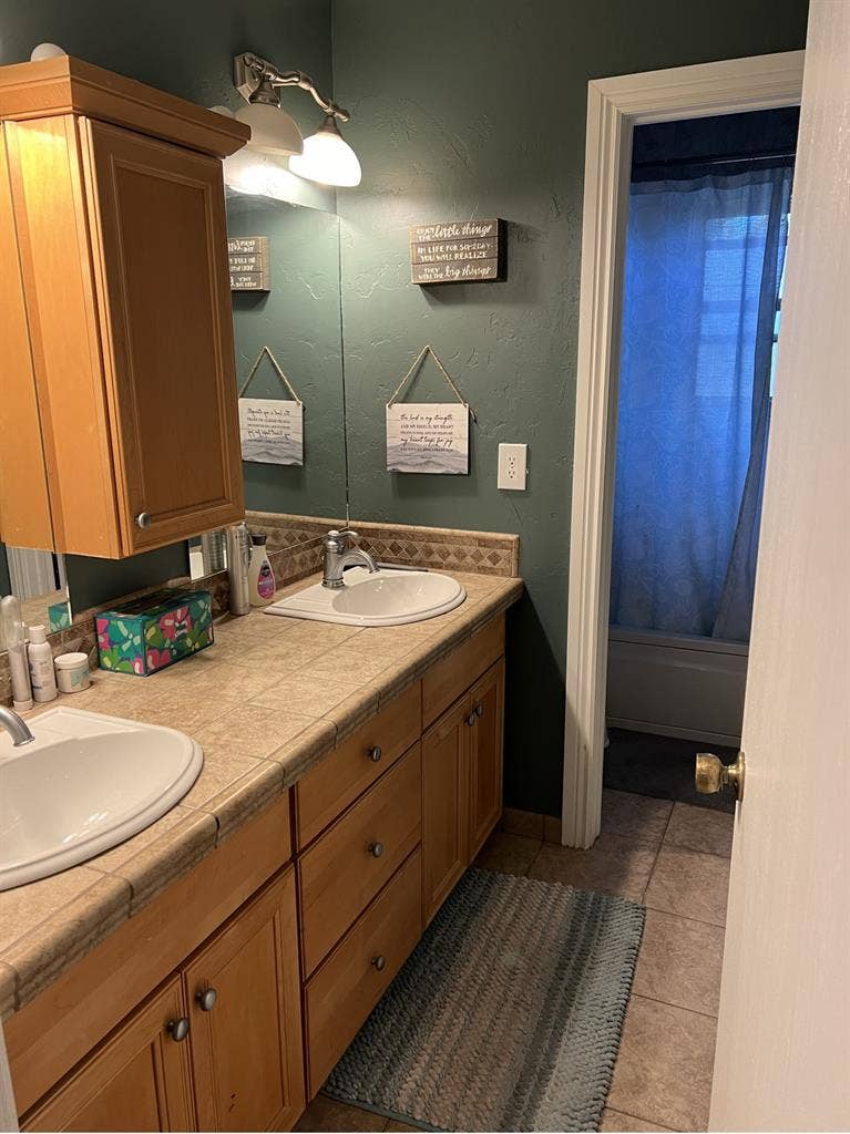 $ room, near Dublin and Academy!