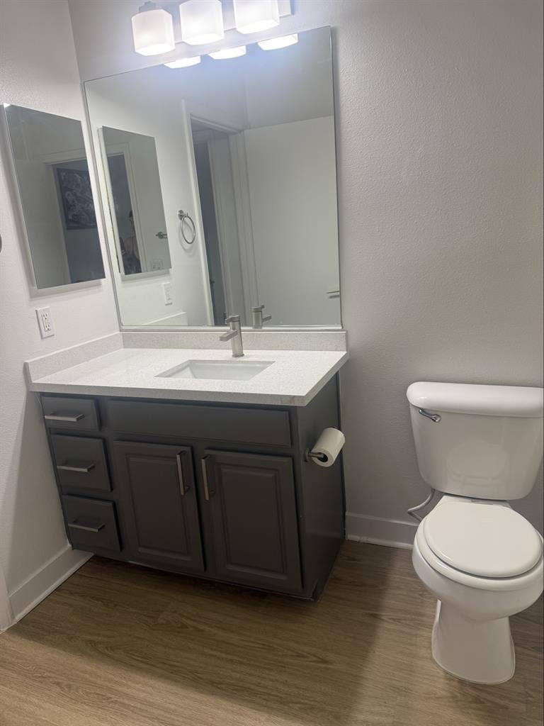 Room with private bathroom+balcony