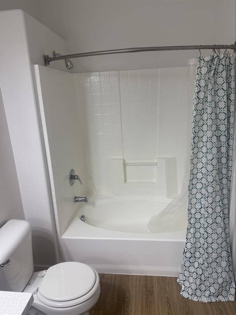 Room with private bathroom+balcony