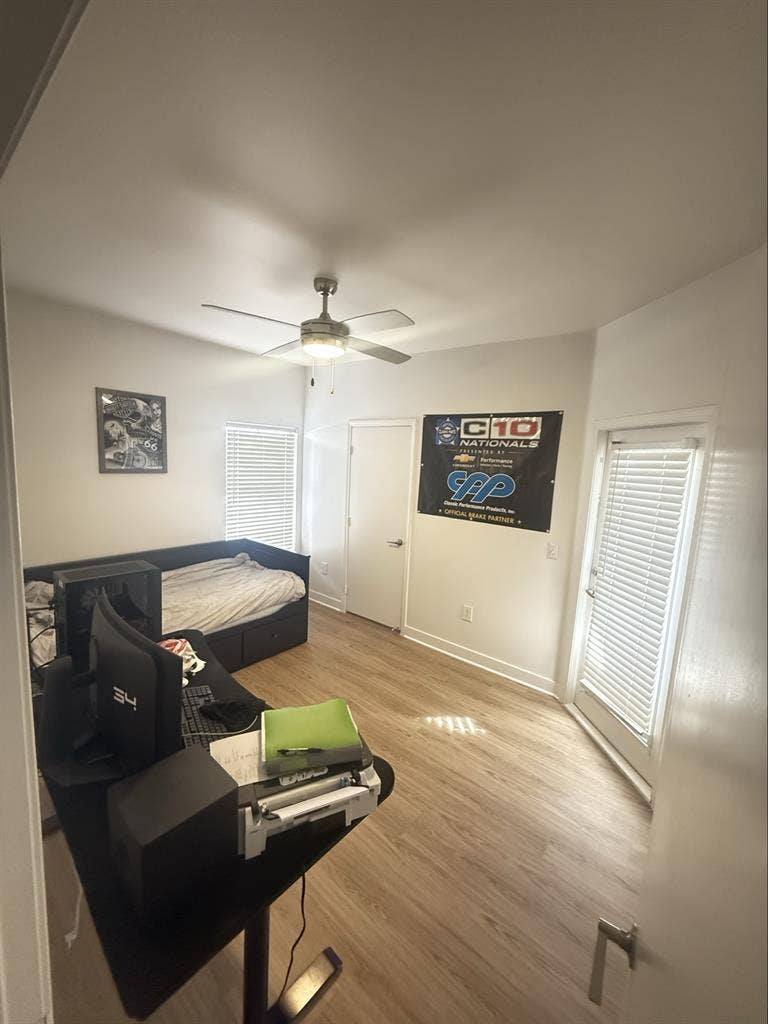 Room with private bathroom+balcony