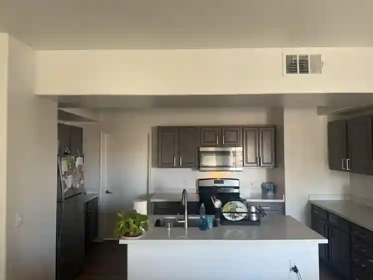 Room with private bathroom+balcony