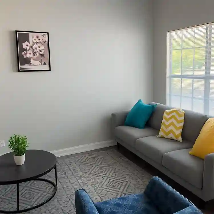 Room with private bath(furnished)