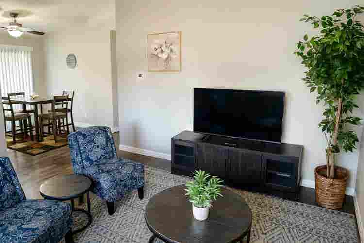 Room with private bath(furnished)