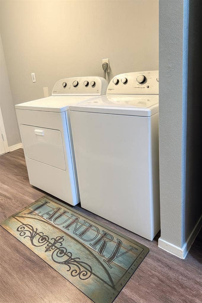 Room with private bath(furnished)