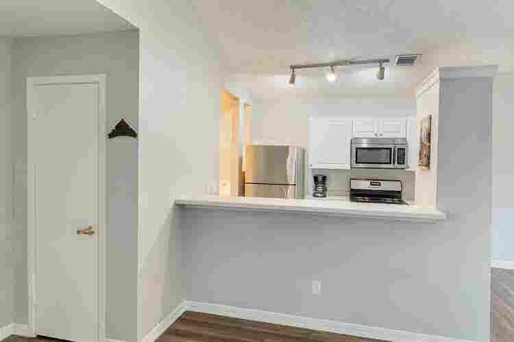 Room with private bath(furnished)