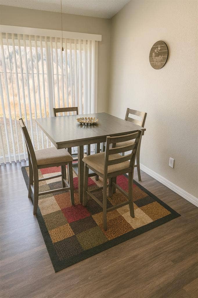 Room with private bath(furnished)