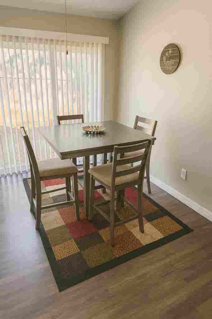 Room with private bath(furnished)