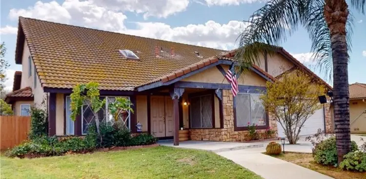 Nice room w/ shared bathroom