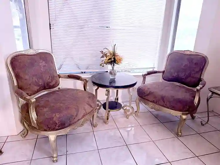 Nice room w/ shared bathroom