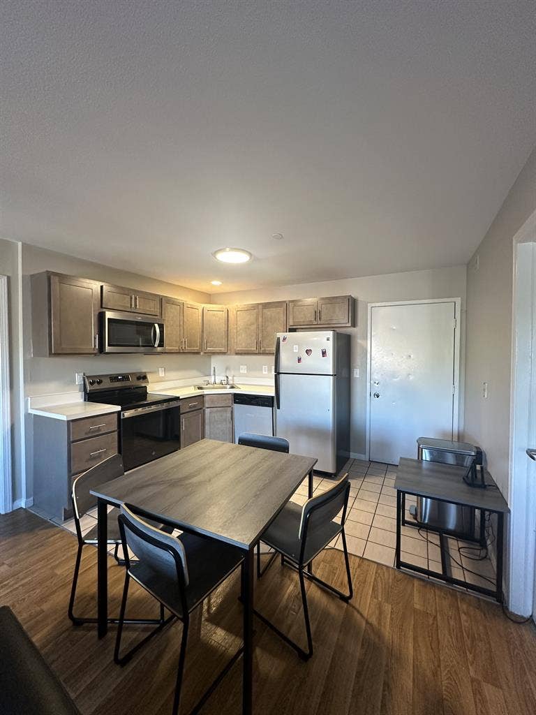 4-bedroom student apartment