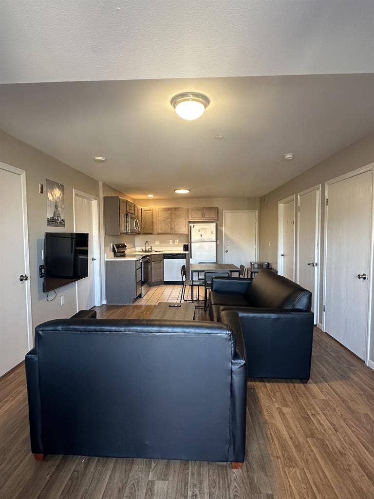 4-bedroom student apartment