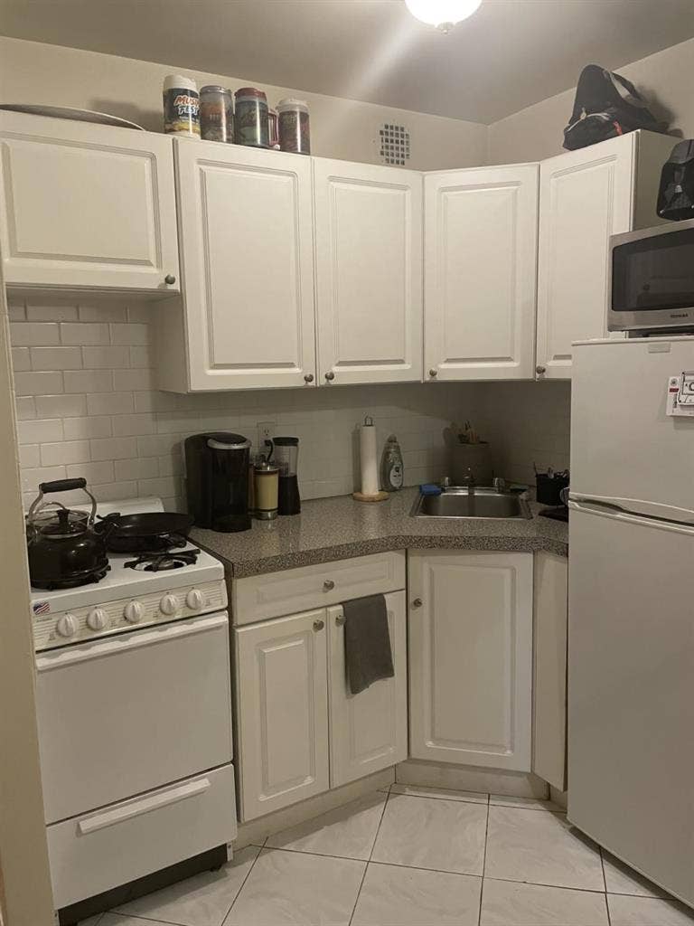 bedroom apt. Jan 5th