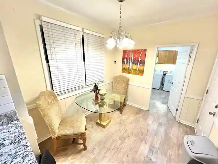 Room in Sandy Springs