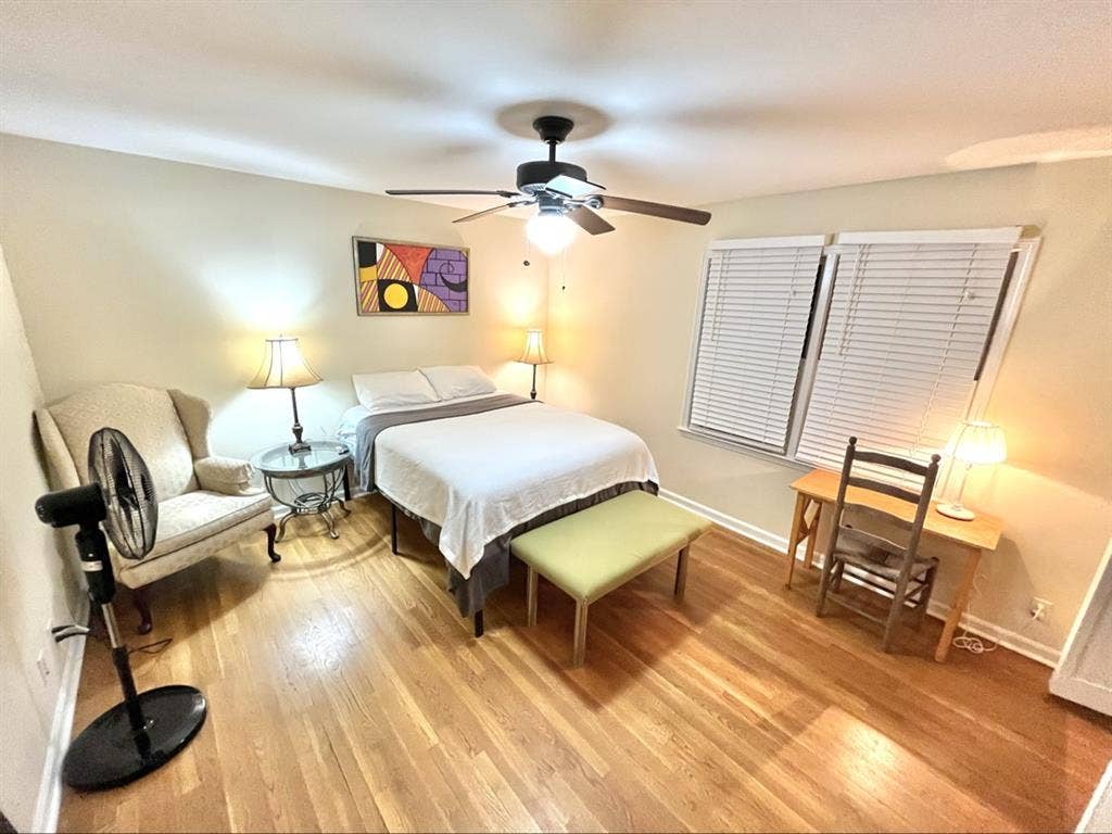 Room in Sandy Springs